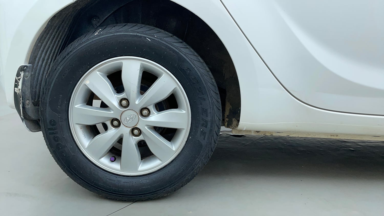 Used 2013 Hyundai i20 Sportz 1.2 Petrol Manual tyres RIGHT REAR TYRE RIM VIEW