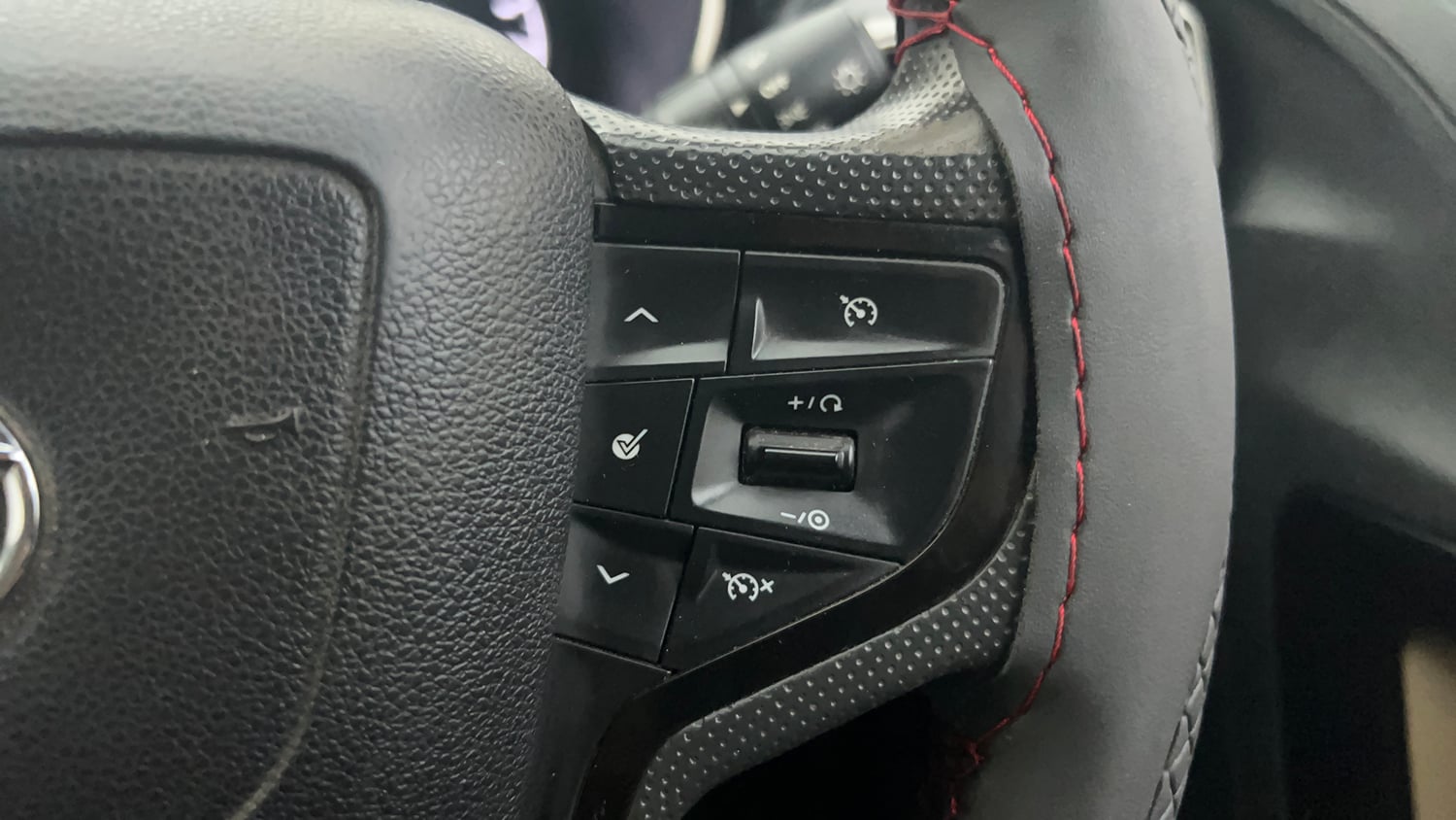 Used 2022 Tata Harrier Kaziranga XZA Plus Diesel Automatic top_features Cruise control