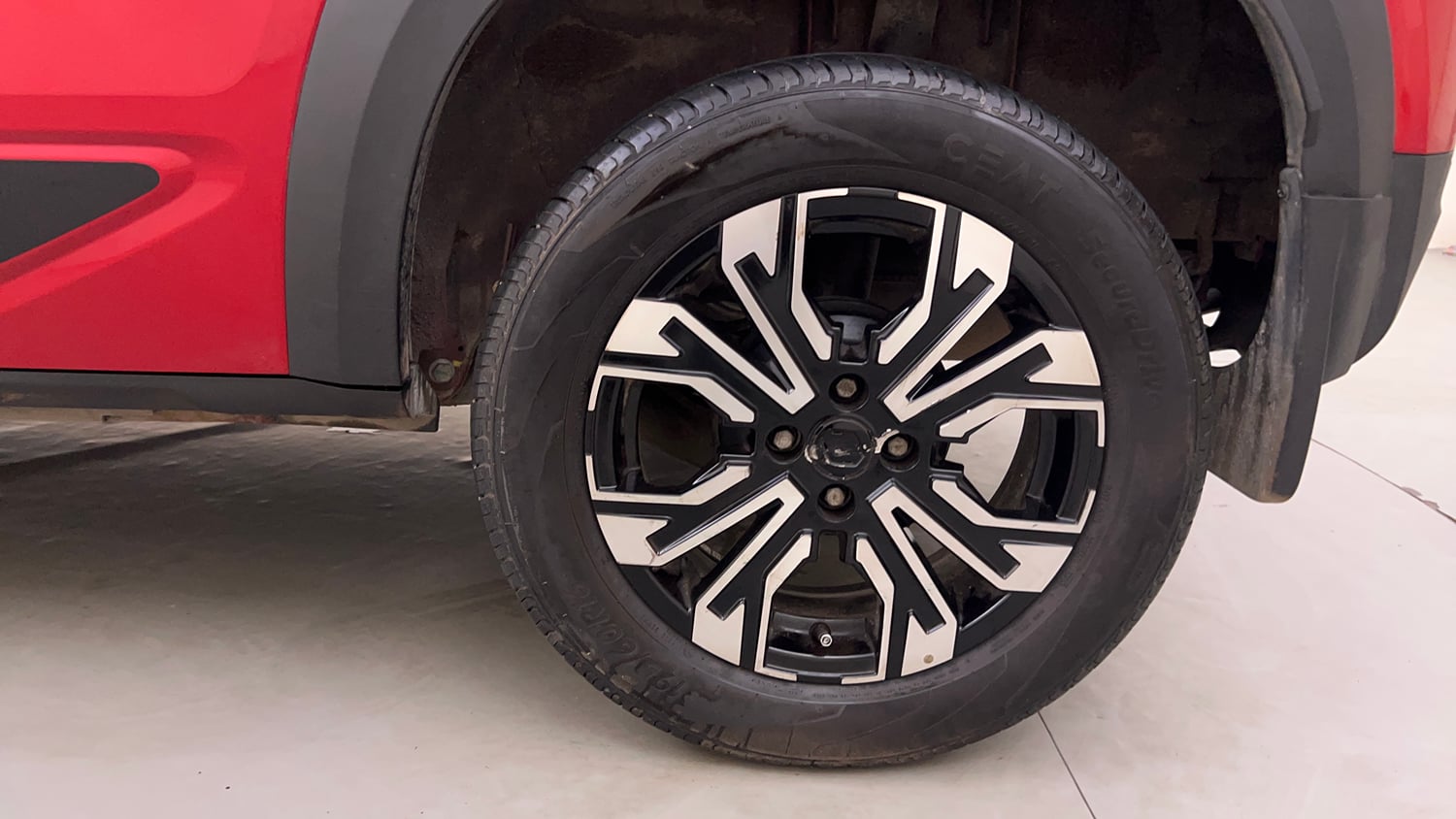 Used 2023 Renault Kiger RXZ AMT Dual Tone Petrol Automatic tyres LEFT REAR TYRE RIM VIEW