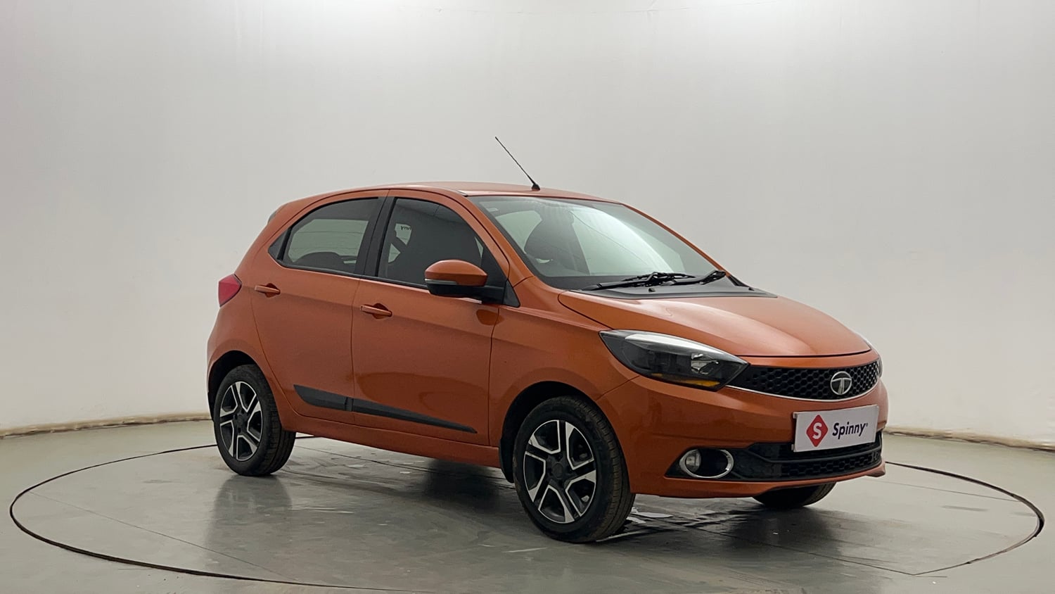 Used 2019 Tata Tiago Revotron XZ Plus Petrol Manual exterior RIGHT FRONT CORNER VIEW