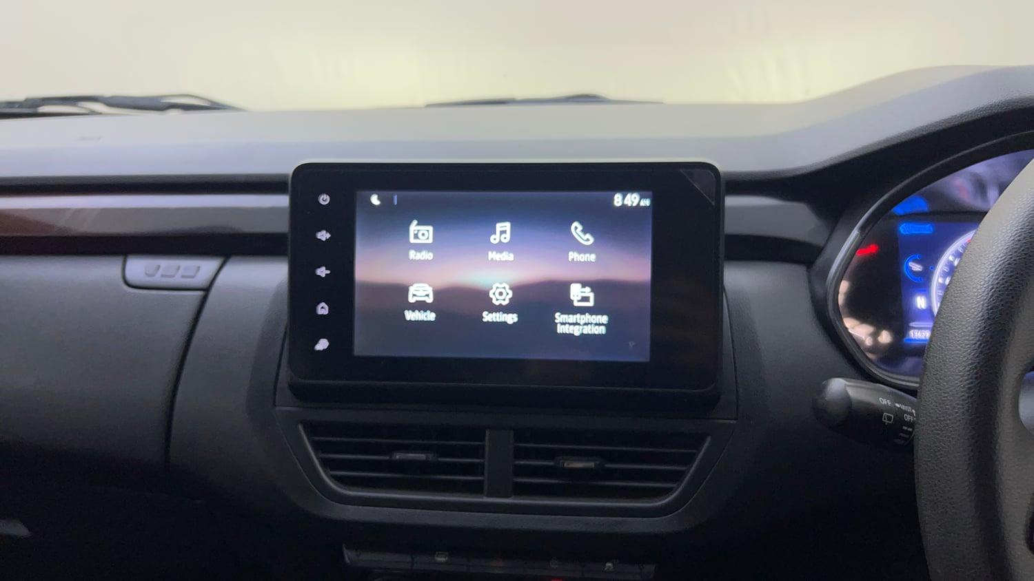Used 2023 Renault Kiger RXZ AMT Dual Tone Petrol Automatic top_features Integrated (in-dash) music system
