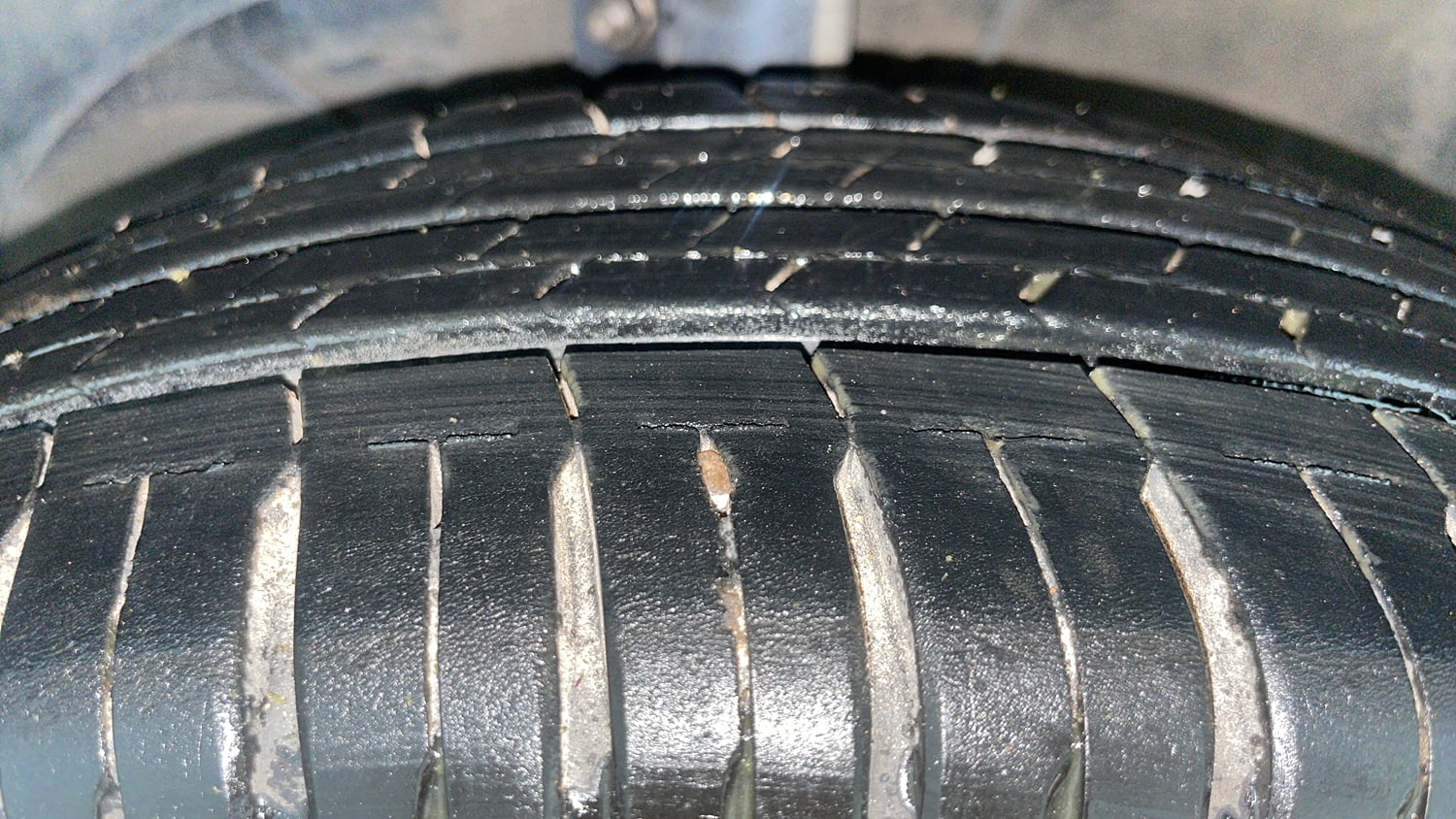 Used 2017 Maruti Suzuki Baleno Delta 1.2 Petrol Manual tyres LEFT FRONT TYRE TREAD VIEW