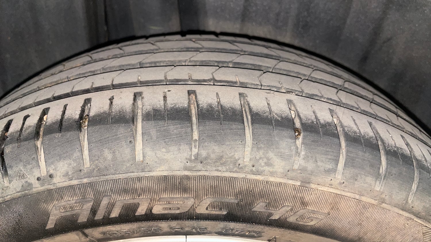 Used 2023 Maruti Suzuki Baleno Zeta AGS Petrol Automatic tyres RIGHT REAR TYRE TREAD VIEW