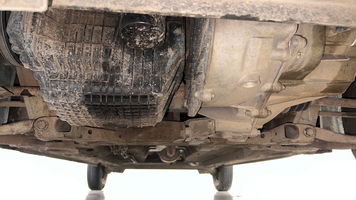 Used 2018 Renault Kwid 1.0 RXT Petrol Manual extra FRONT LEFT UNDERBODY VIEW