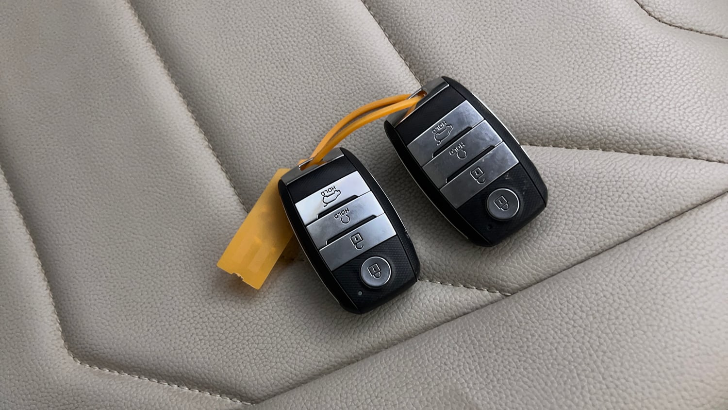 Used 2022 Kia Sonet Anniversary Edition 1.0 iMT Petrol Manual extra CAR KEY VIEW