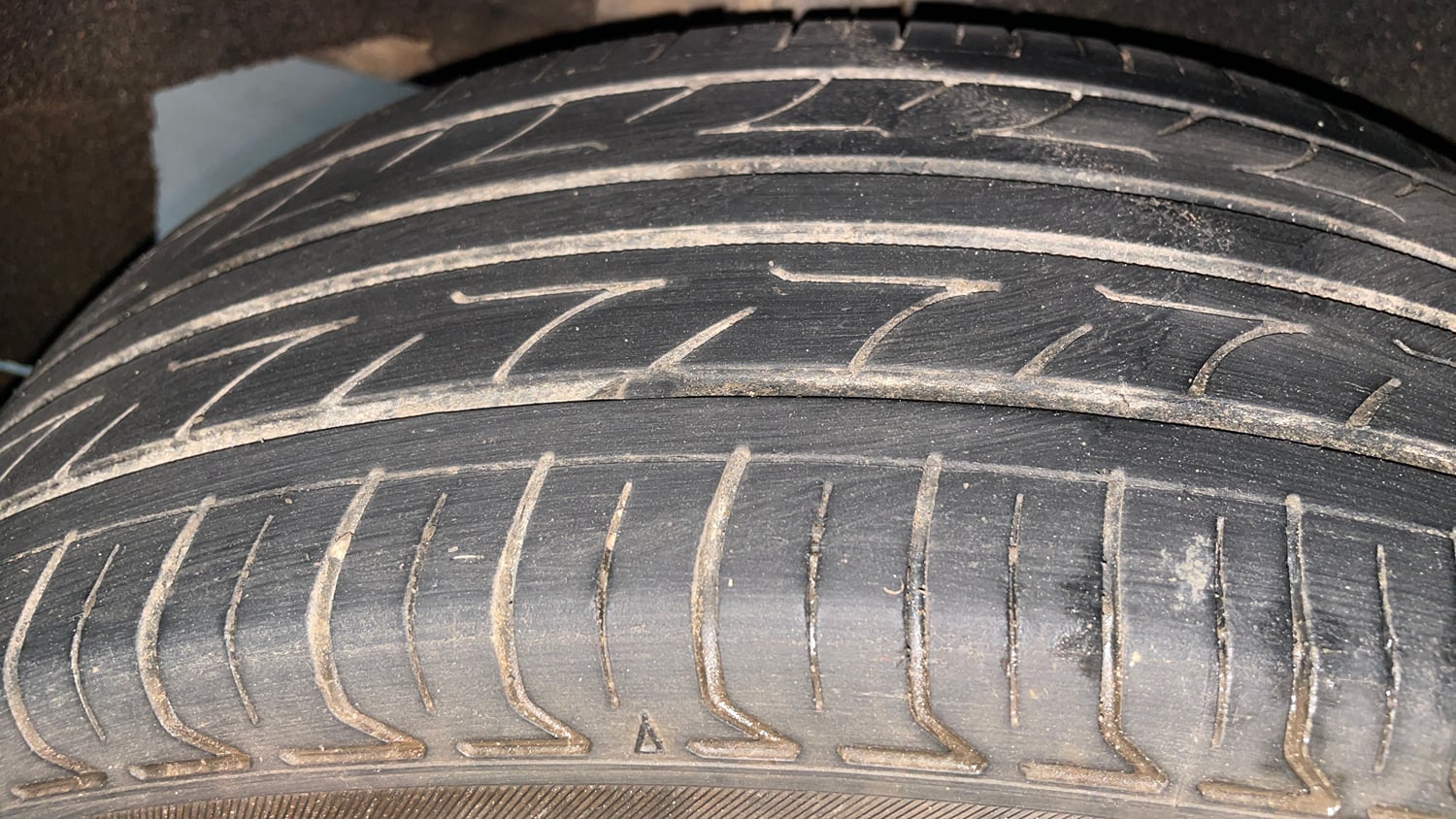 Used 2017 Maruti Suzuki Baleno Delta 1.2 AT Petrol Automatic tyres RIGHT REAR TYRE TREAD VIEW