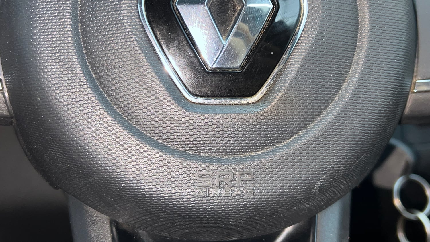 Used 2021 Renault Kwid RXT 1.0 AMT Opt Petrol Automatic top_features Airbags