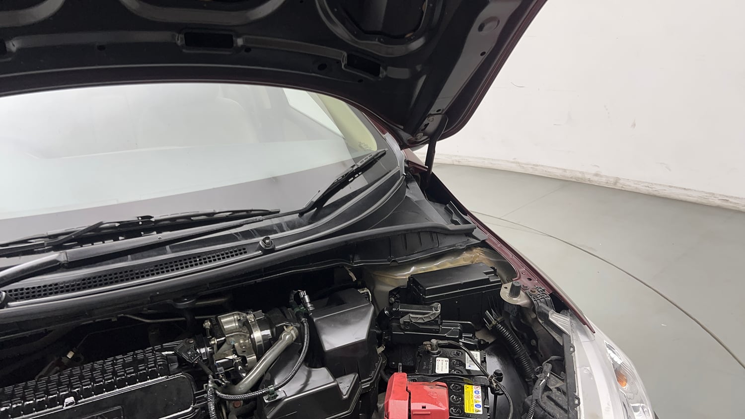 Used 2015 Honda City V Petrol Manual engine ENGINE LEFT SIDE HINGE & APRON VIEW