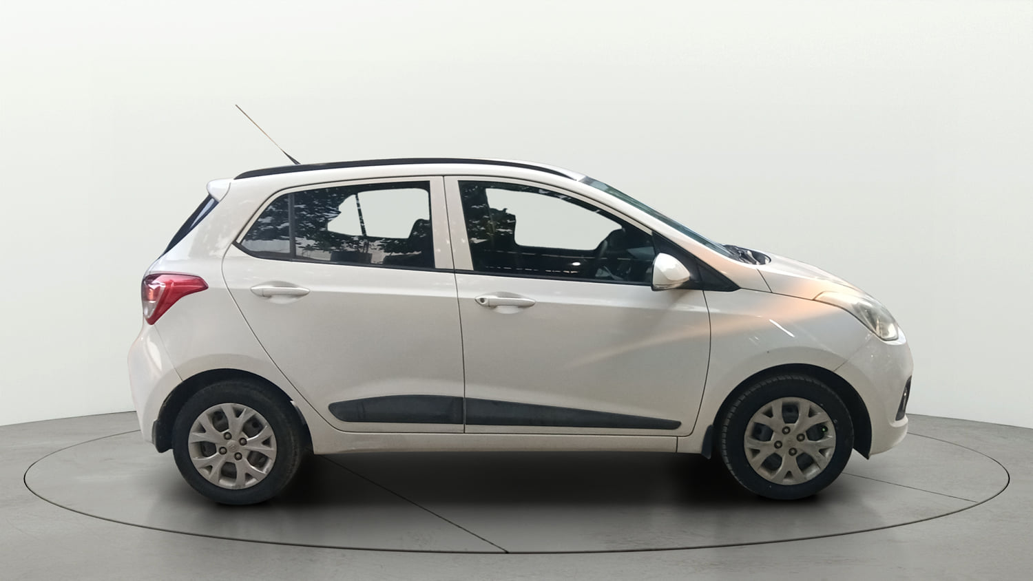 Used 2015 Hyundai Grand i10 Sportz 1.2 Kappa VTVT Petrol Manual exterior RIGHT SIDE VIEW