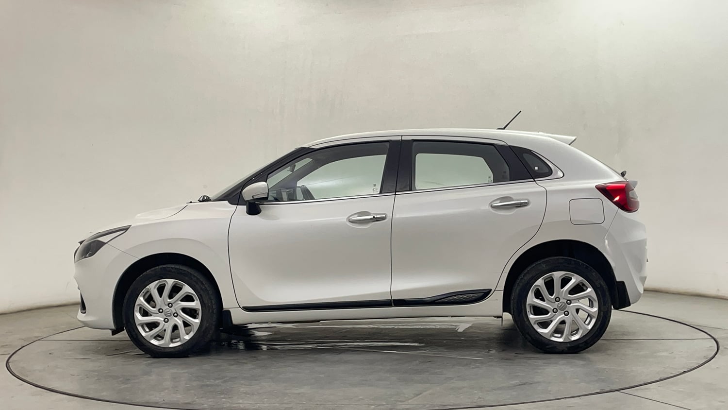 Used 2023 Maruti Suzuki Baleno Zeta AGS Petrol Automatic exterior LEFT SIDE VIEW