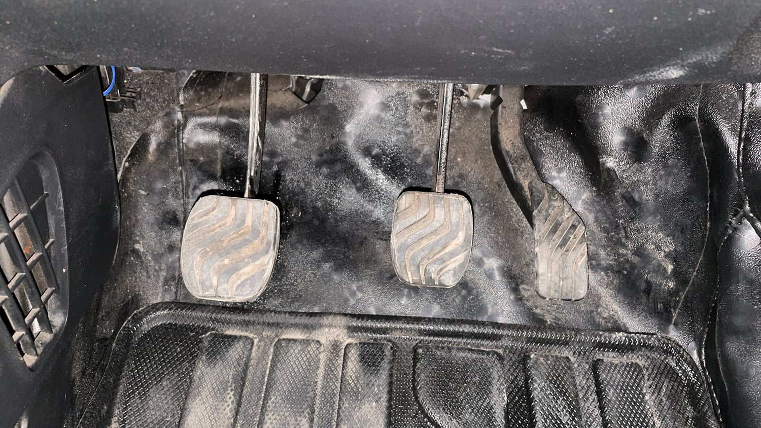 Used 2023 Renault Kwid RXL (O) 1.0 Petrol Manual interior PEDALS VIEW