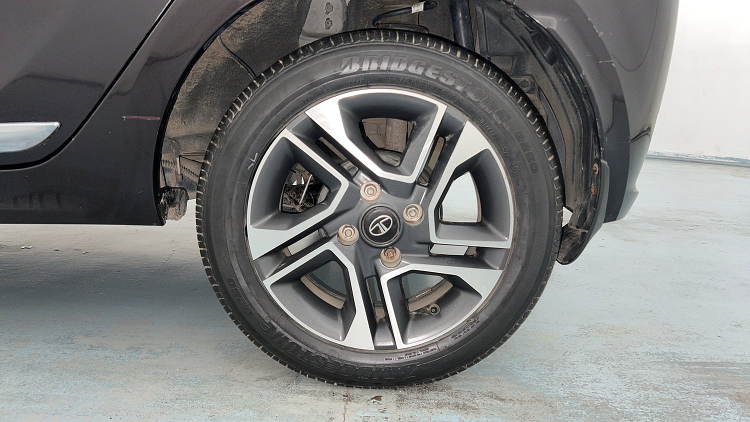 Used 2023 Tata Tiago XZ Plus Petrol Manual tyres LEFT REAR TYRE RIM VIEW