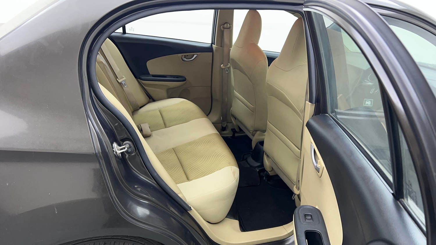 Used 2015 Honda Amaze 1.2 VX i-VTEC Petrol Manual interior RIGHT SIDE REAR DOOR CABIN VIEW