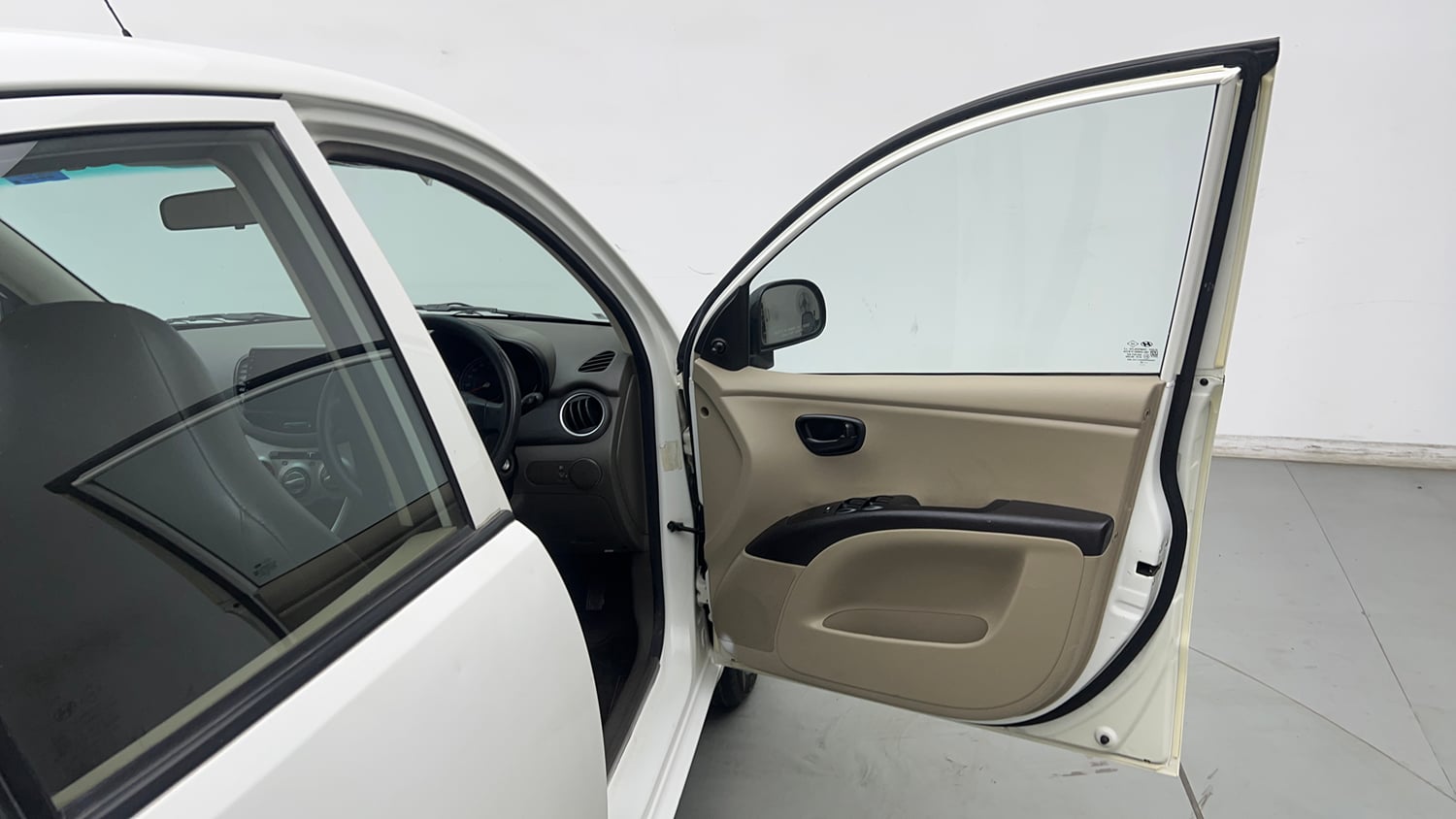 Used 2015 Hyundai i10 Magna 1.1 iRDE2 Petrol Manual interior RIGHT FRONT DOOR OPEN VIEW