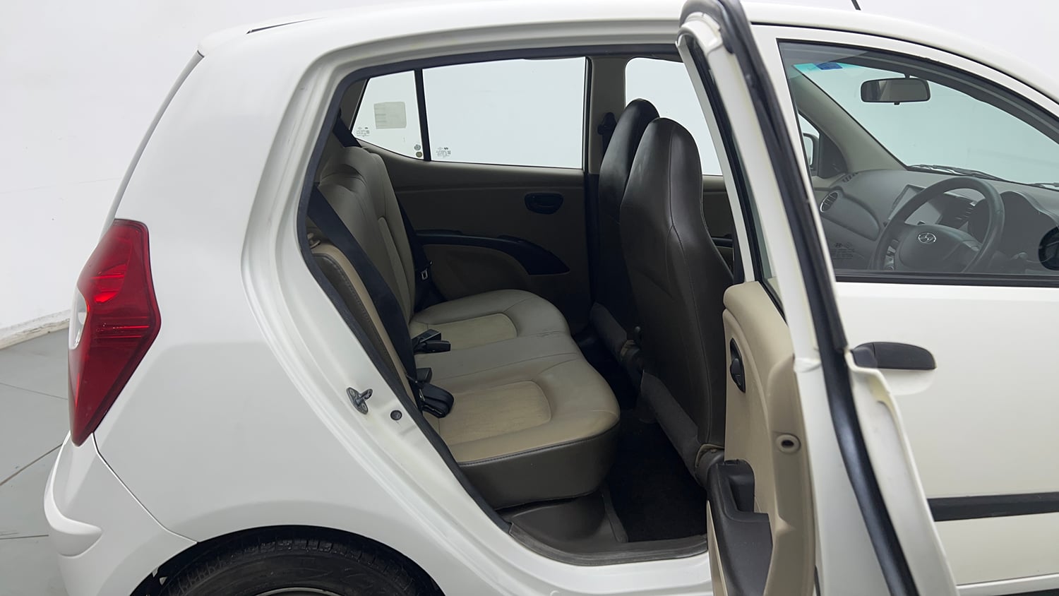 Used 2015 Hyundai i10 Magna 1.1 iRDE2 Petrol Manual interior RIGHT SIDE REAR DOOR CABIN VIEW