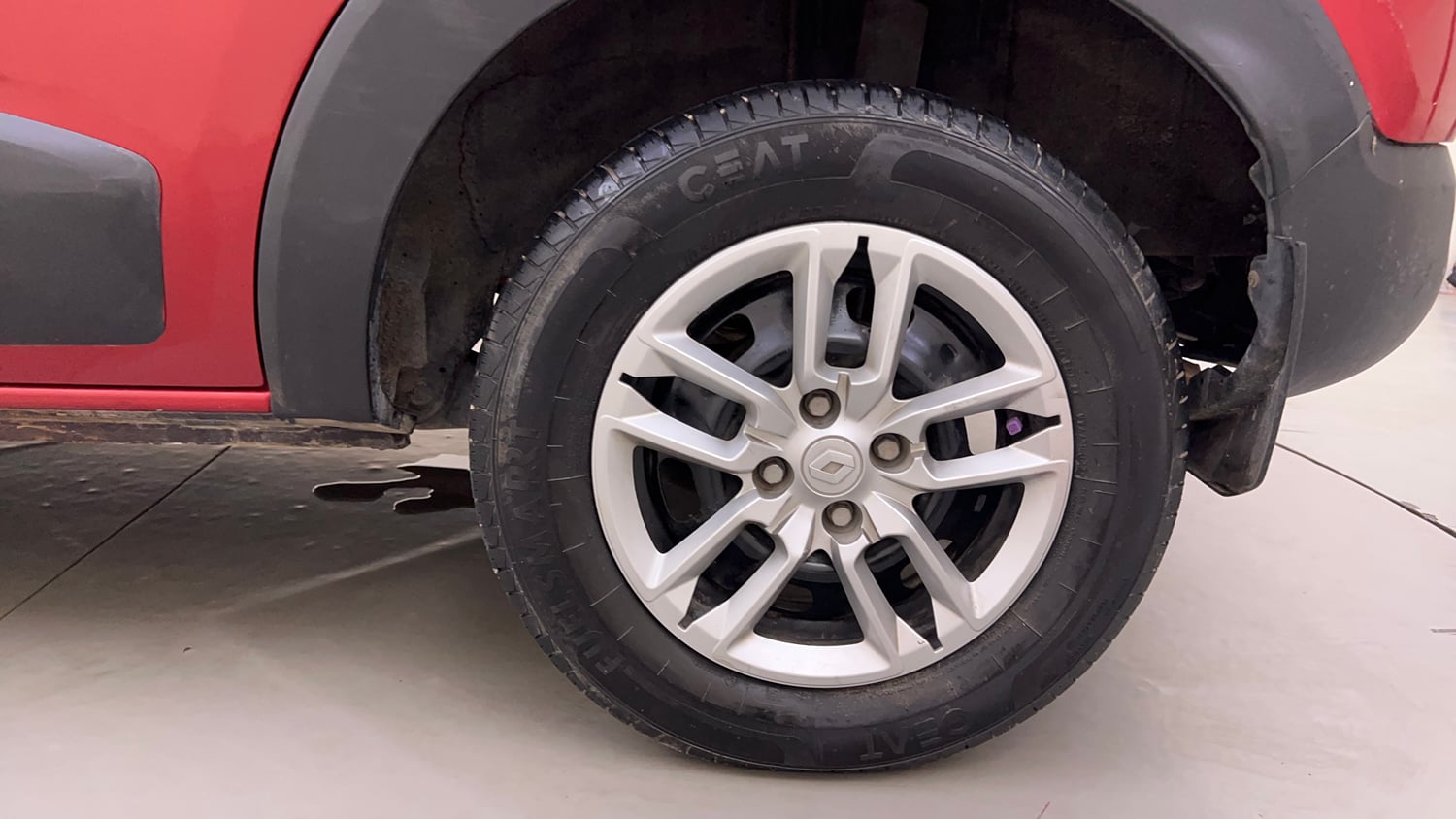 Used 2020 Renault Triber RXL EASY-R AMT Petrol Automatic tyres LEFT REAR TYRE RIM VIEW