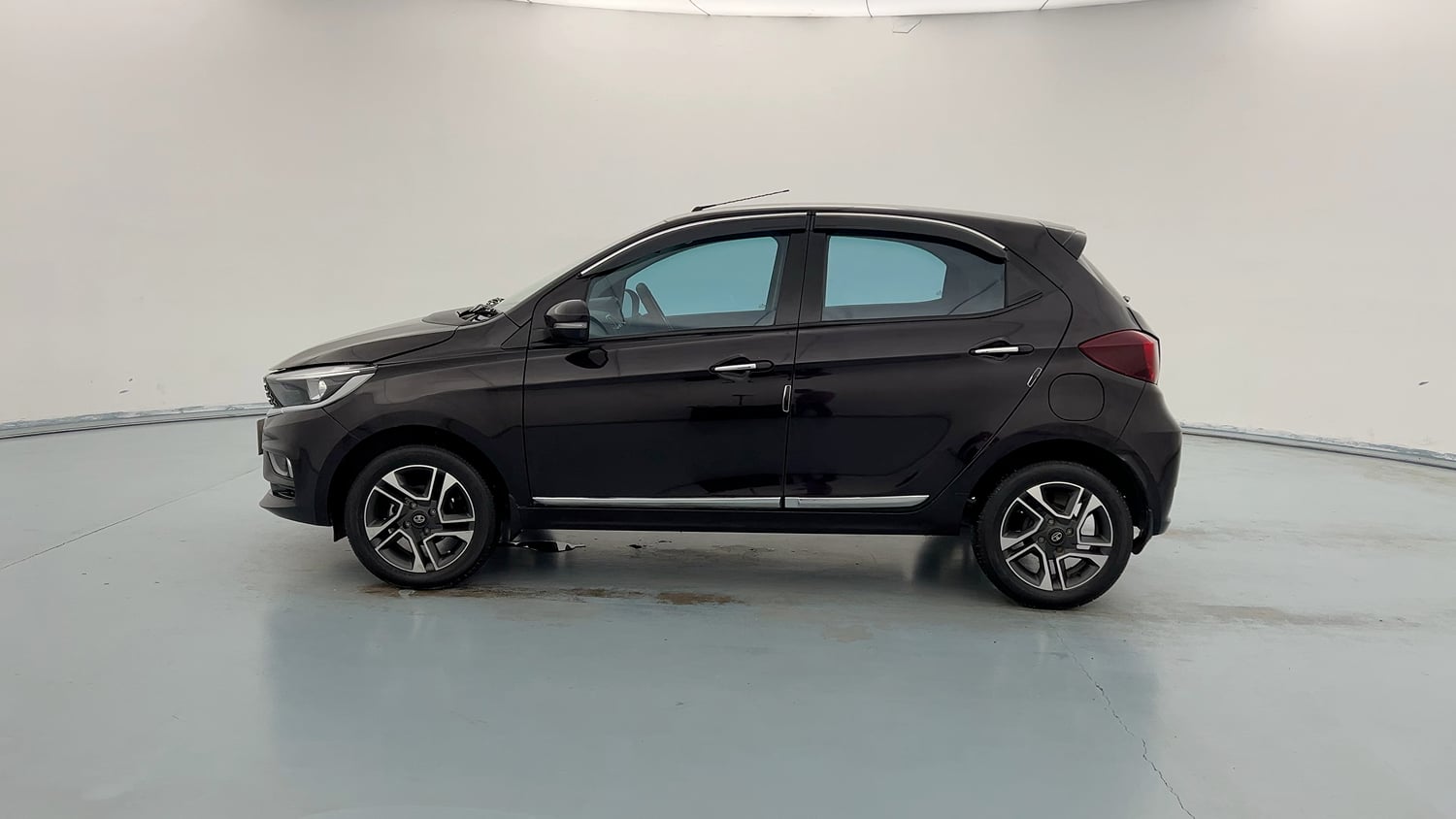 Used 2023 Tata Tiago XZ Plus Petrol Manual exterior LEFT SIDE VIEW