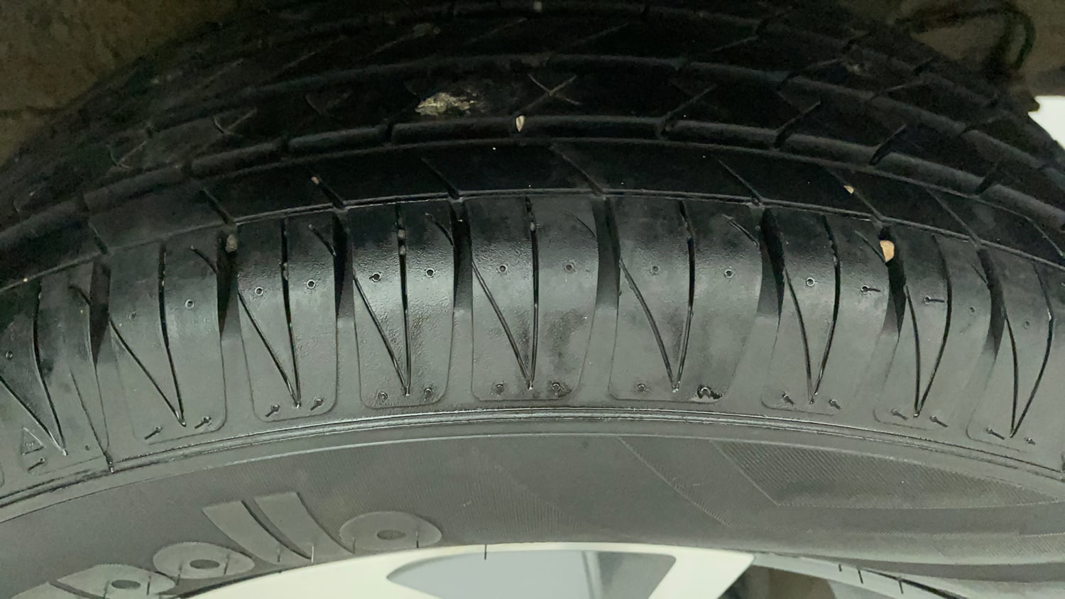 Used 2023 Kia Sonet GTX Plus 1.0 Turbo Petrol DCT Petrol Automatic tyres LEFT REAR TYRE TREAD VIEW