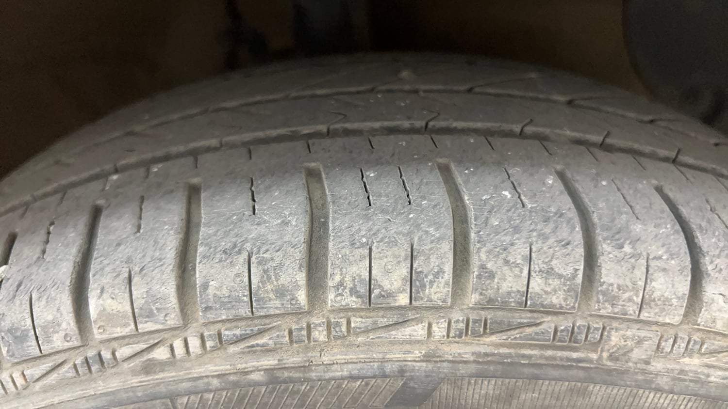 Used 2016 Hyundai Grand i10 Magna 1.2 Kappa VTVT Petrol Manual tyres RIGHT FRONT TYRE TREAD VIEW