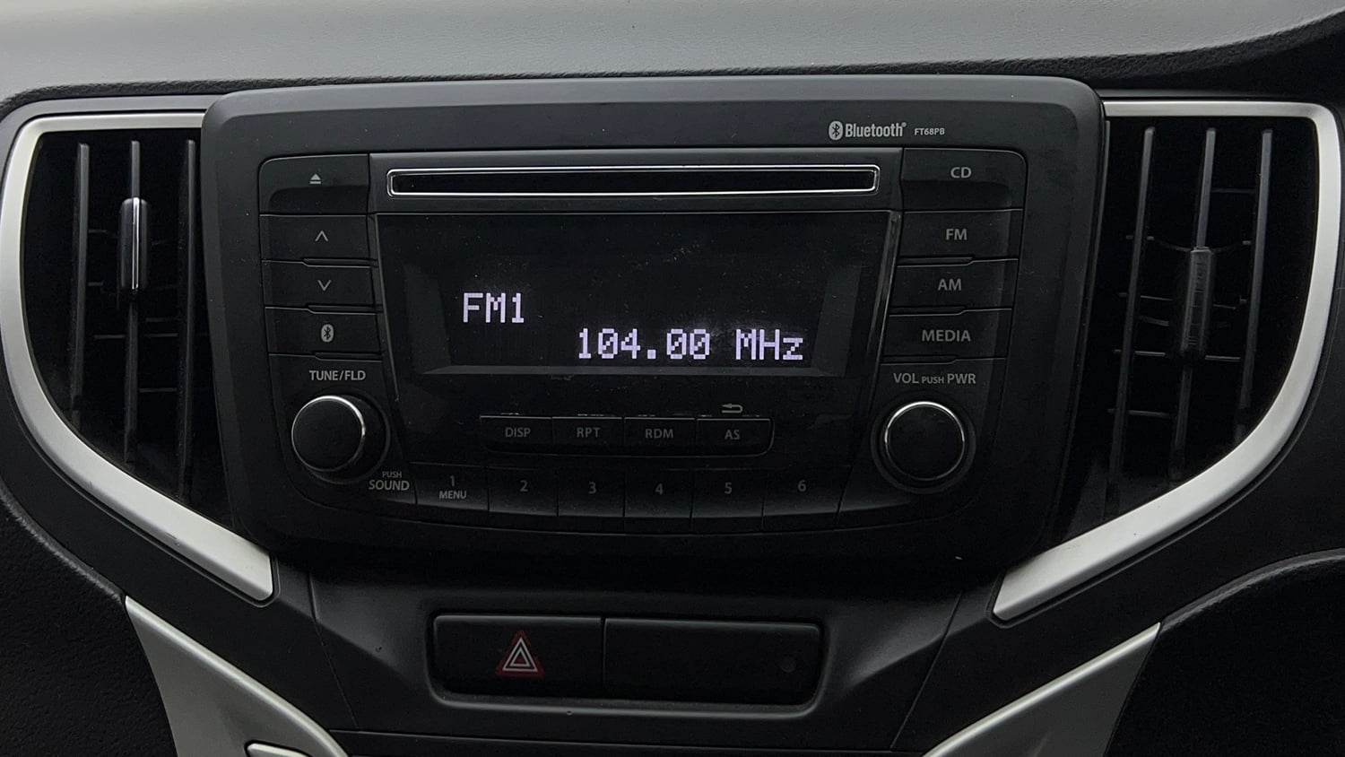 Used 2017 Maruti Suzuki Baleno Delta 1.2 Petrol Manual top_features Integrated (in-dash) music system