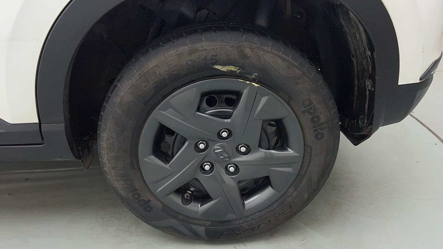 Used 2025 Hyundai Venue S (O) Plus 1.2 Petrol Petrol Manual tyres LEFT REAR TYRE RIM VIEW