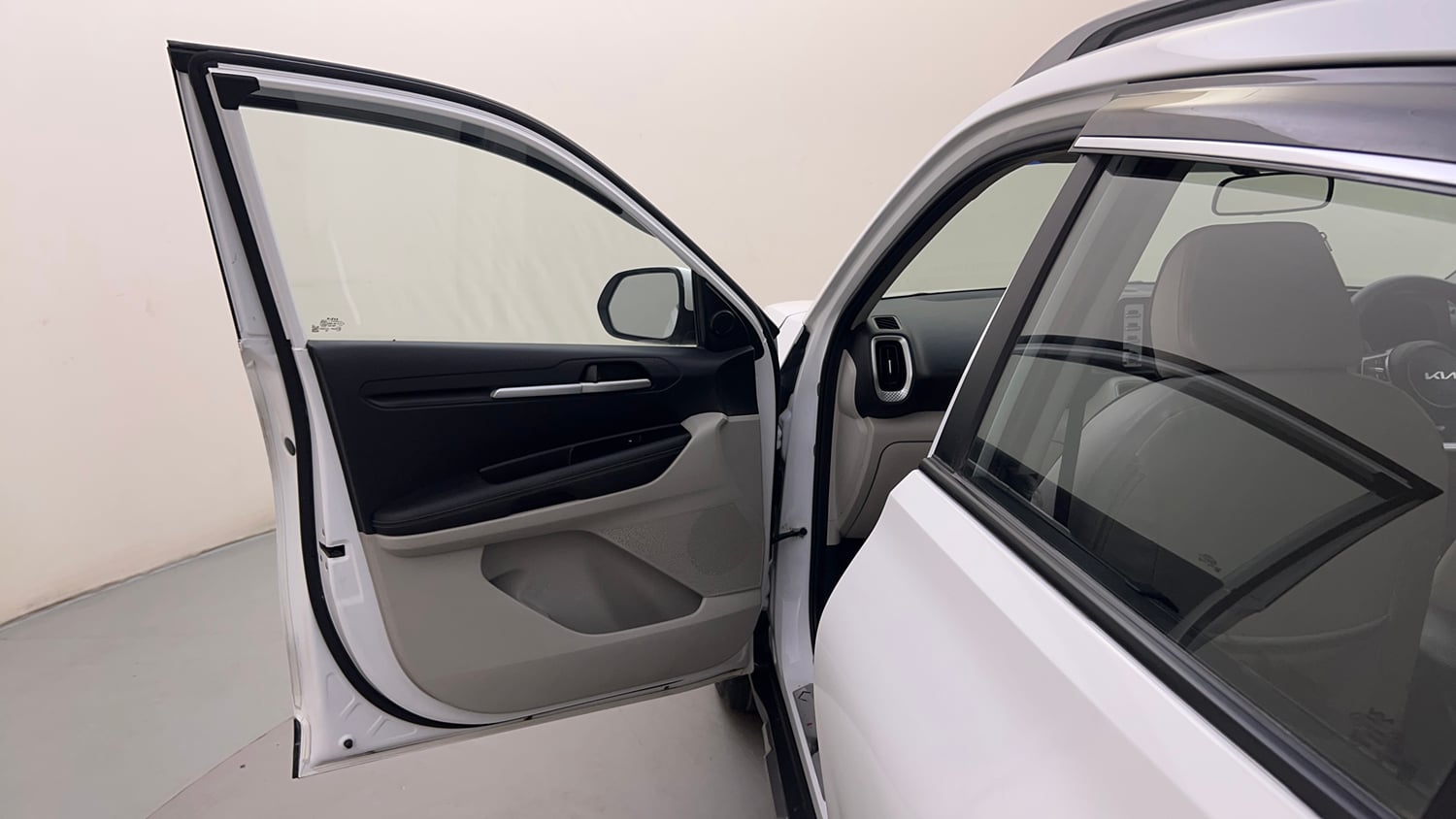 Used 2022 Kia Sonet Anniversary Edition 1.0 iMT Petrol Manual interior LEFT FRONT DOOR OPEN VIEW
