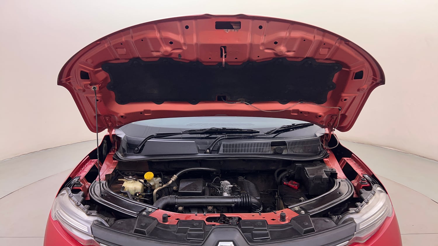 Used 2023 Renault Kiger RXZ AMT Dual Tone Petrol Automatic engine ENGINE & BONNET OPEN FRONT VIEW