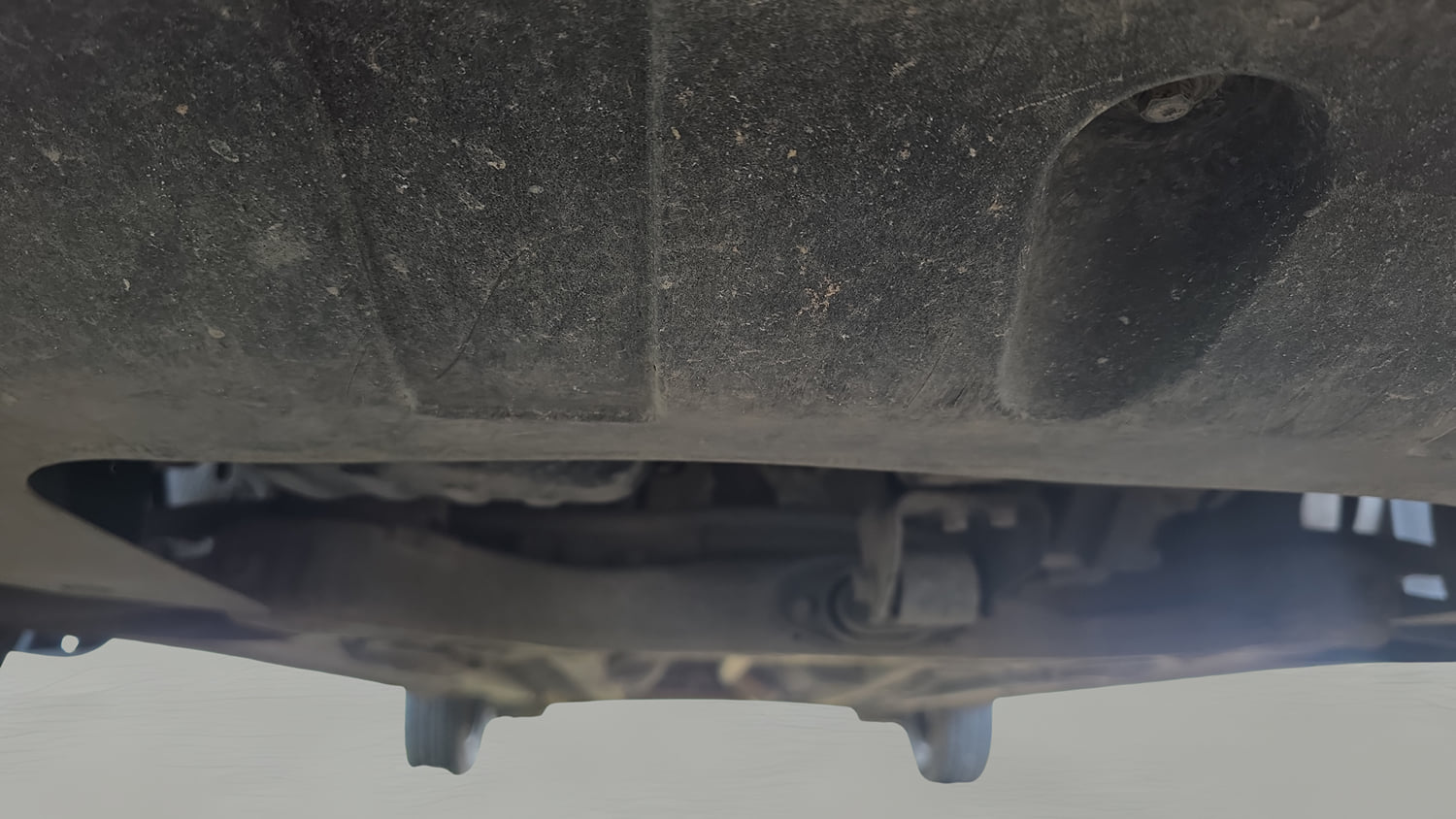 Used 2017 Hyundai Elite i20 Sportz 1.2 Petrol Manual extra FRONT LEFT UNDERBODY VIEW