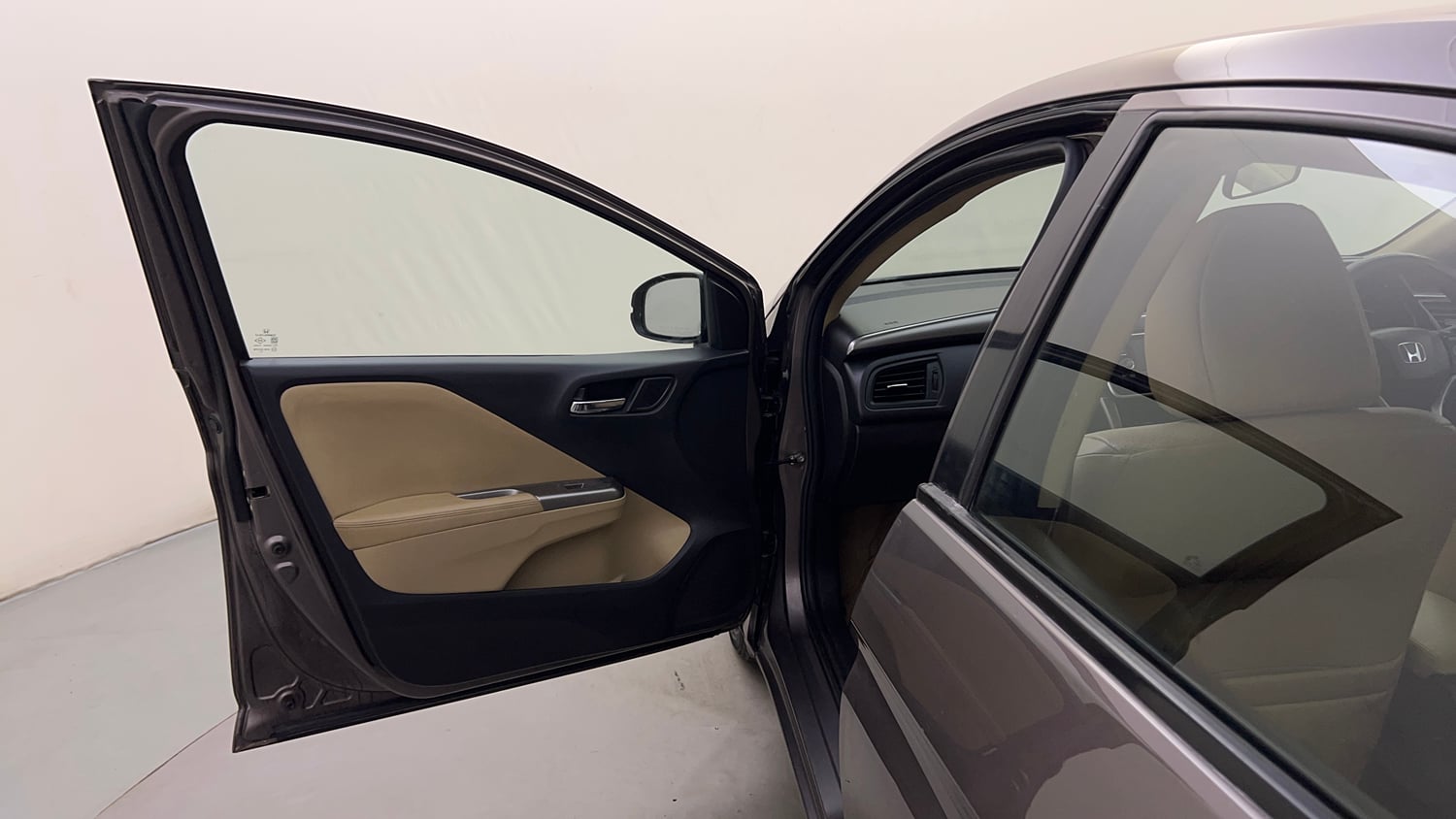 Used 2016 Honda City VX CVT Petrol Automatic interior LEFT FRONT DOOR OPEN VIEW