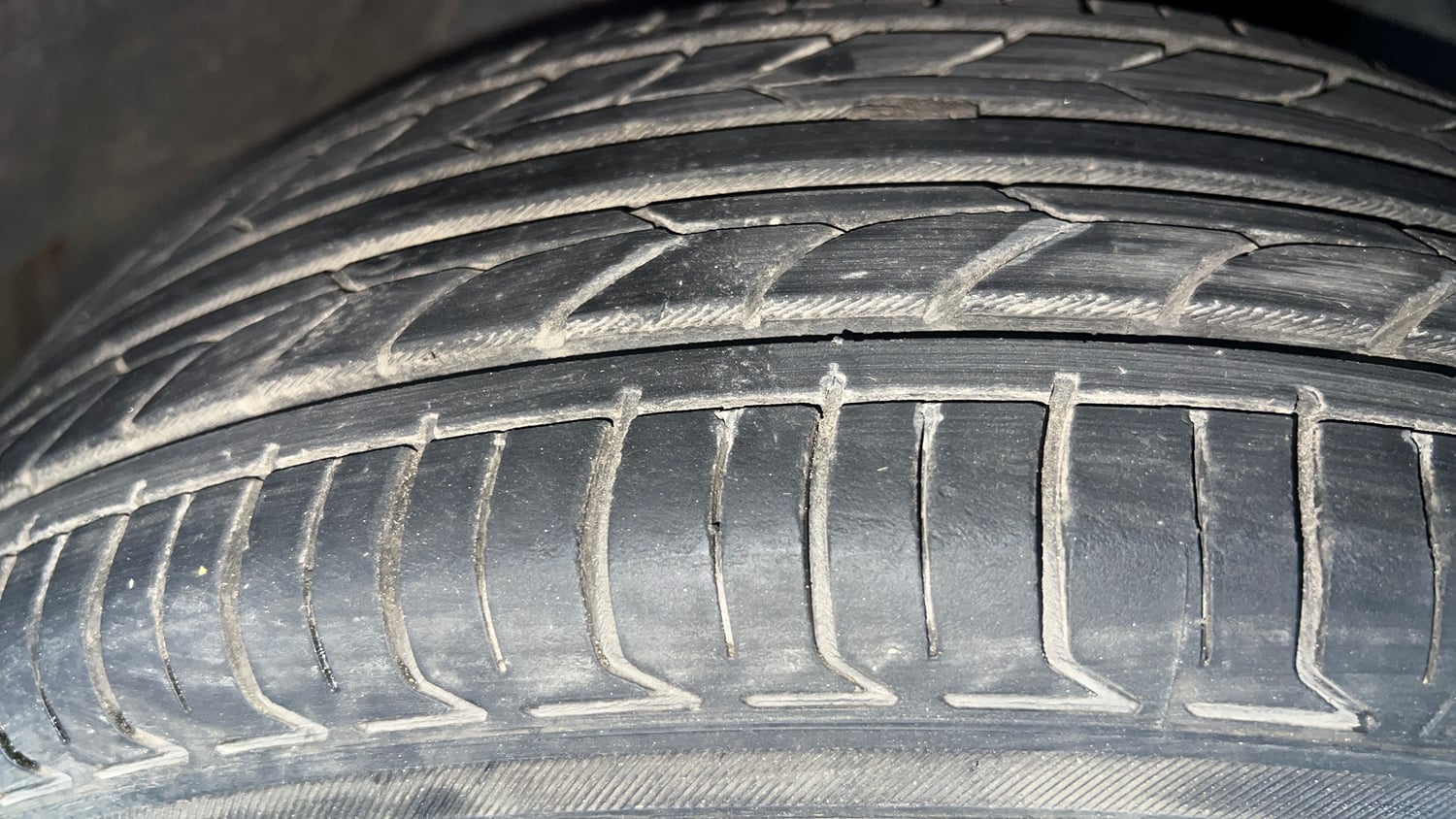 Used 2015 Honda City V Petrol Manual tyres RIGHT FRONT TYRE TREAD VIEW