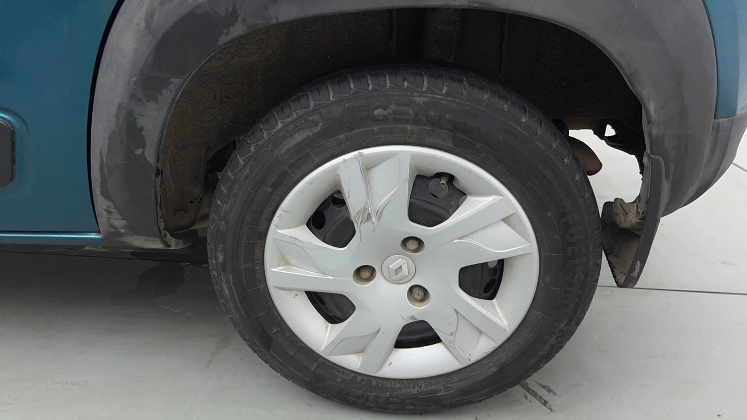 Used 2022 Renault Kwid RXT 1.0 Petrol Manual tyres LEFT REAR TYRE RIM VIEW