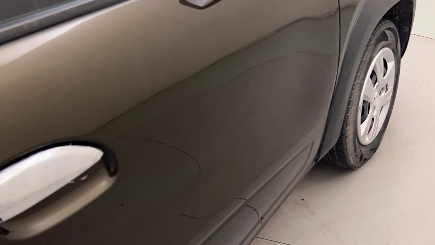 Used 2018 Renault Kwid 1.0 RXT Petrol Manual dents MINOR SCRATCH