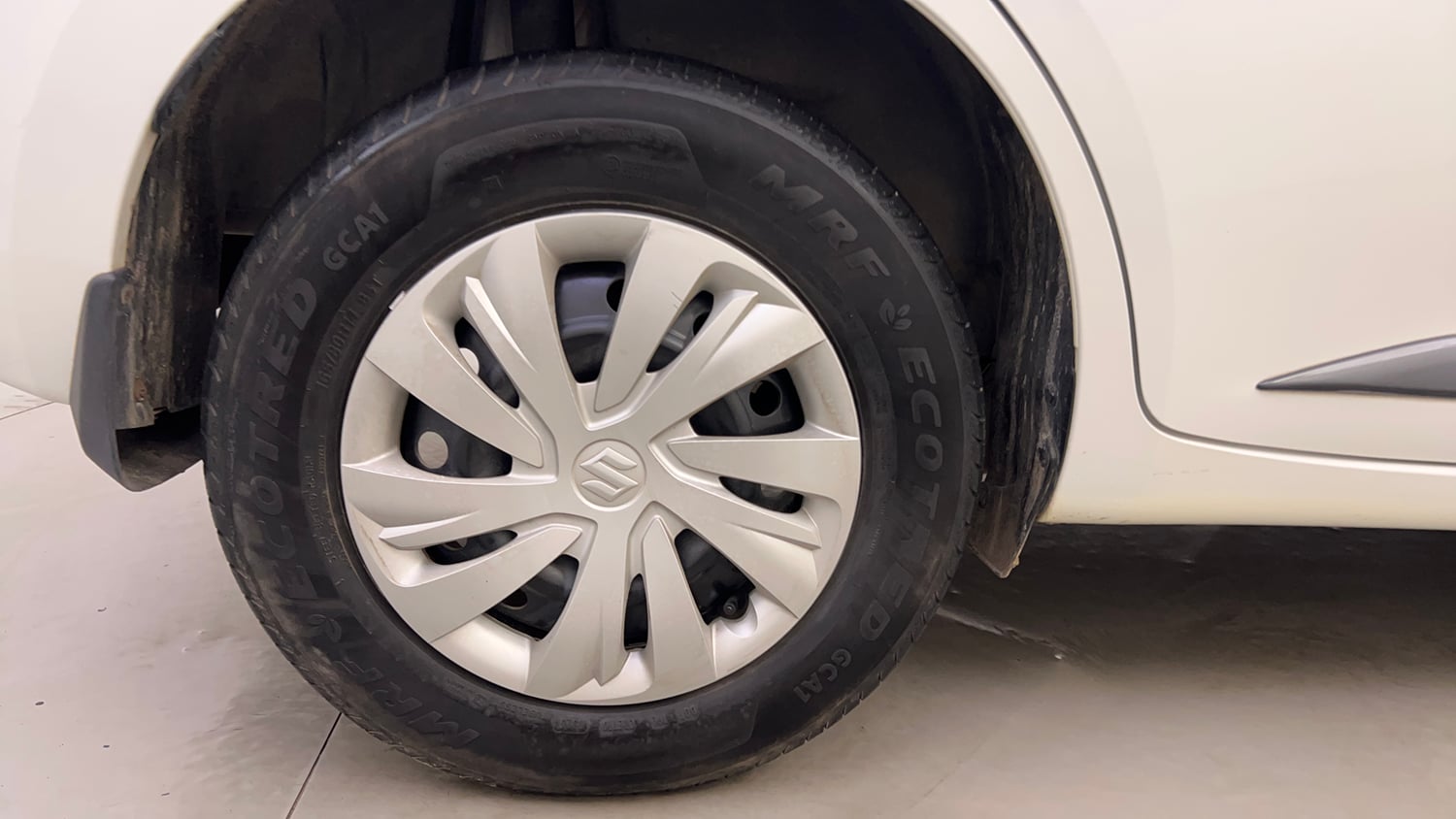 Used 2026 Maruti Suzuki Swift VXi AMT Petrol Automatic tyres RIGHT REAR TYRE RIM VIEW
