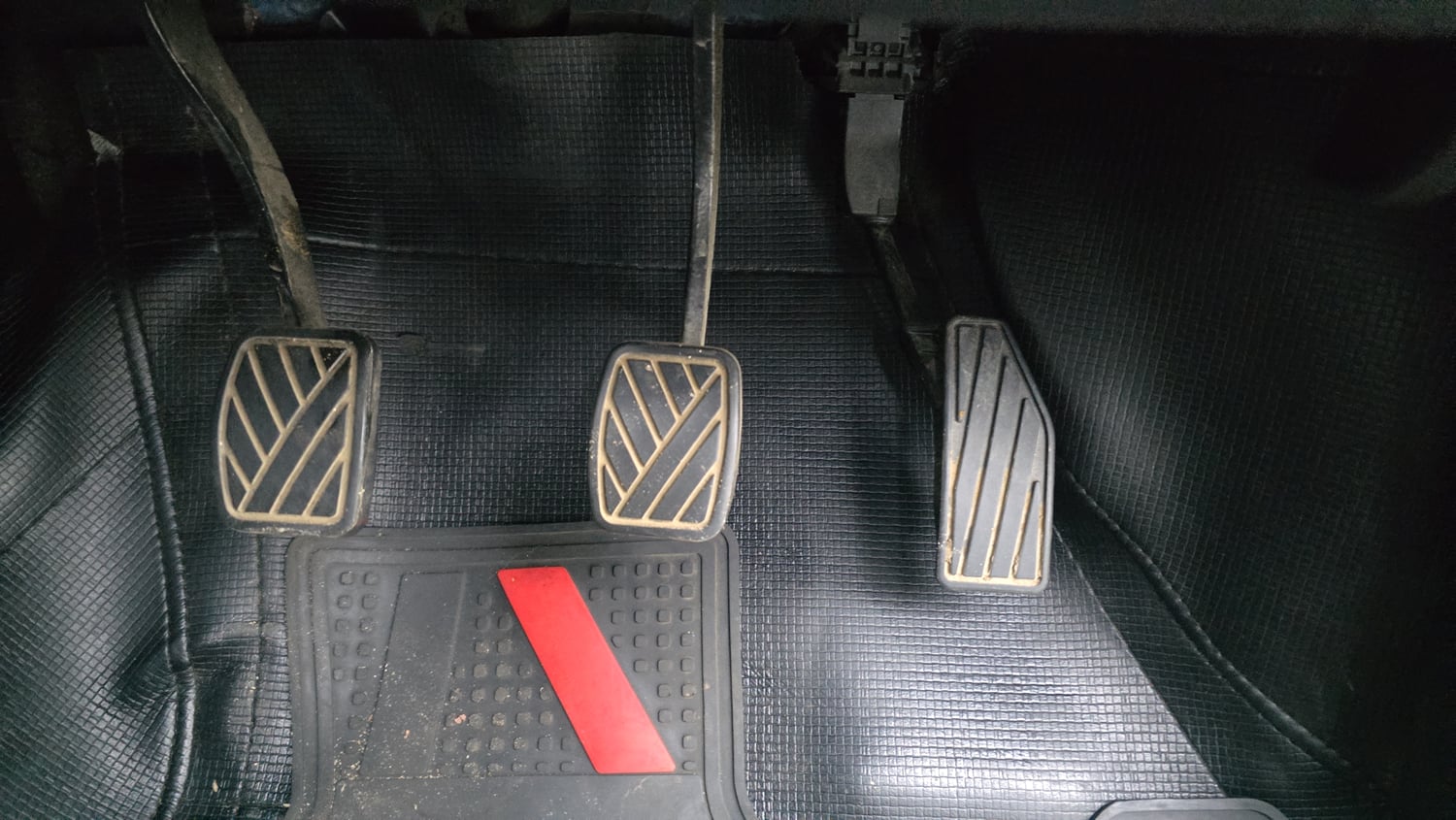 Used 2021 Maruti Suzuki Swift ZXi Petrol Manual interior PEDALS VIEW