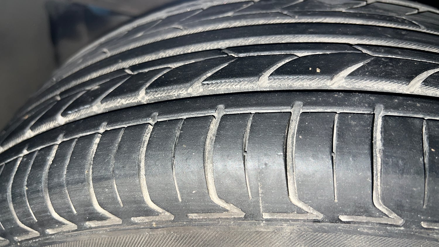 Used 2016 Maruti Suzuki Baleno Delta 1.2 AT Petrol Automatic tyres LEFT FRONT TYRE TREAD VIEW