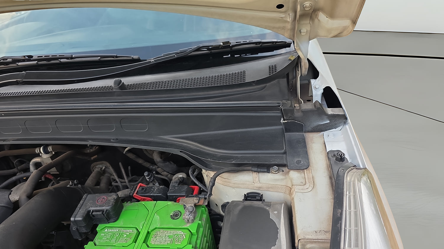 Used 2018 Hyundai Creta S 1.4 CRDI Diesel Manual engine ENGINE LEFT SIDE HINGE & APRON VIEW