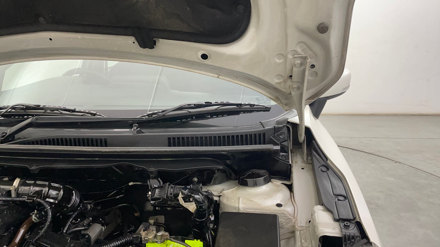 Used 2023 Maruti Suzuki Baleno Zeta AGS Petrol Automatic engine ENGINE LEFT SIDE HINGE & APRON VIEW