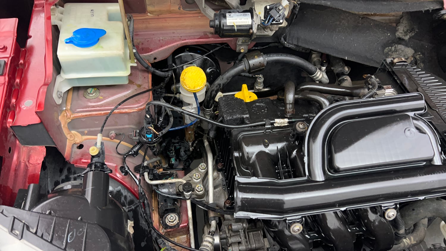 Used 2017 Renault Kwid 1.0 RXT AMT Petrol Automatic engine ENGINE RIGHT SIDE VIEW