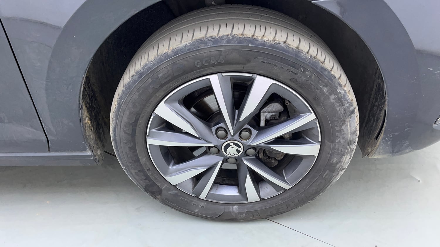 Used 2023 Skoda Slavia Style 1.0L TSI AT Petrol Automatic tyres RIGHT FRONT TYRE RIM VIEW