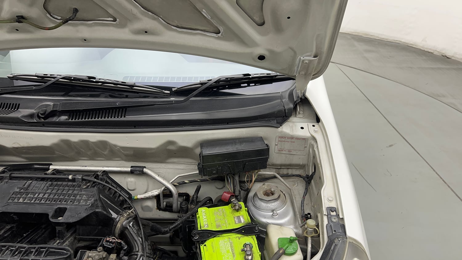Used 2013 Maruti Suzuki Alto 800 Lxi Petrol Manual engine ENGINE LEFT SIDE HINGE & APRON VIEW