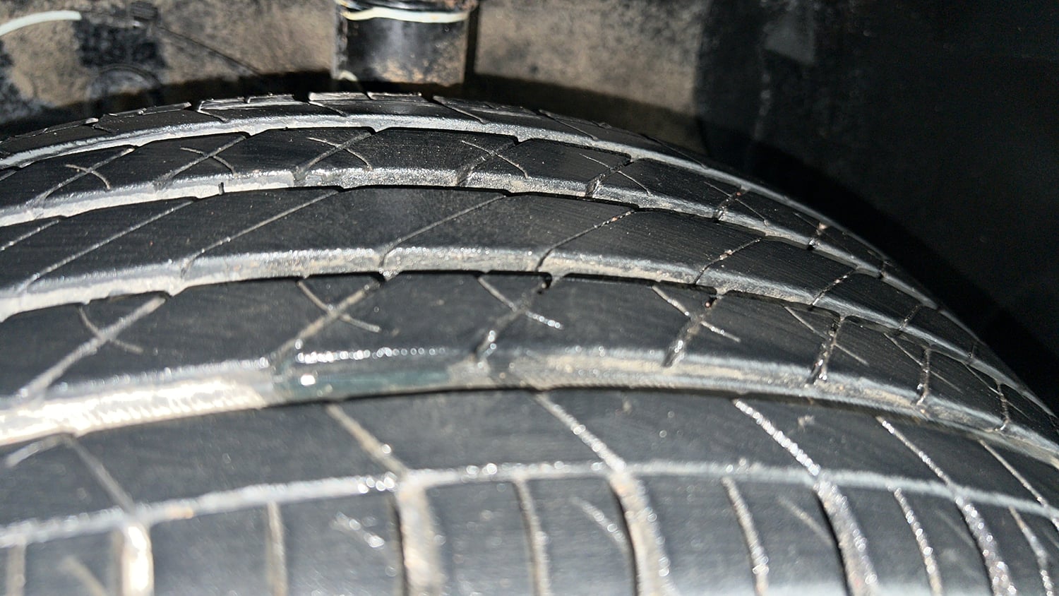 Used 2022 maruti-suzuki Vitara Brezza ZXi Plus Petrol Manual tyres LEFT FRONT TYRE TREAD VIEW