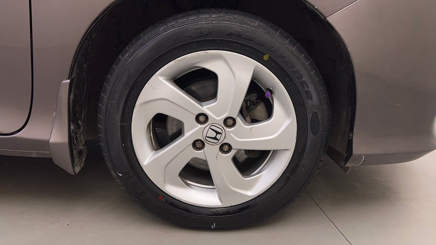 Used 2016 Honda City VX CVT Petrol Automatic tyres RIGHT FRONT TYRE RIM VIEW