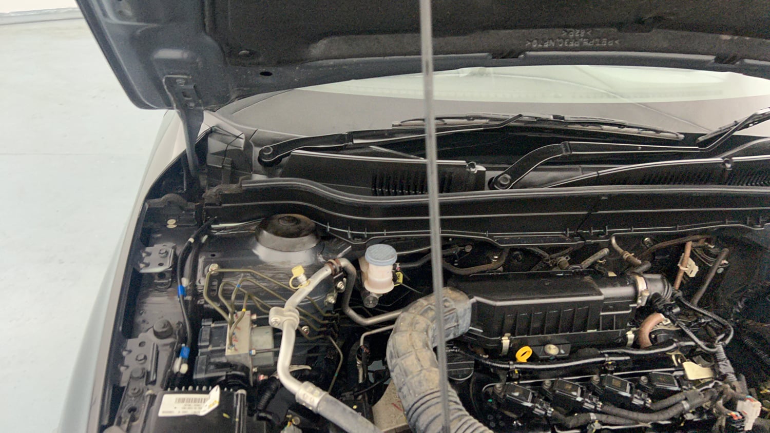 Used 2022 maruti-suzuki Vitara Brezza ZXi Plus Petrol Manual engine ENGINE RIGHT SIDE HINGE & APRON VIEW