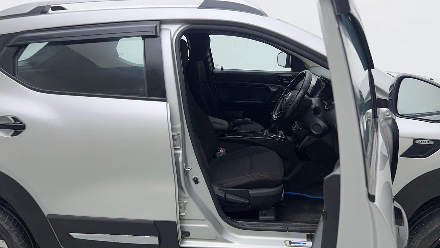Used 2022 Renault Kiger RXZ 1.0 Turbo MT Petrol Manual interior RIGHT SIDE FRONT DOOR CABIN VIEW