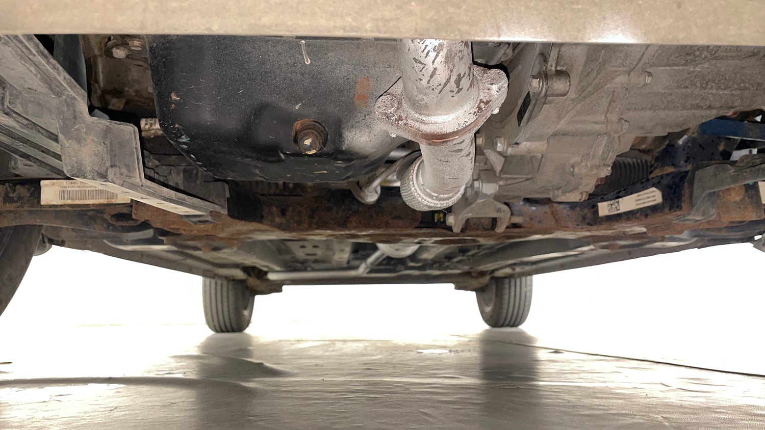 Used 2022 Tata Punch Creative Dual Tone Petrol Manual extra FRONT LEFT UNDERBODY VIEW