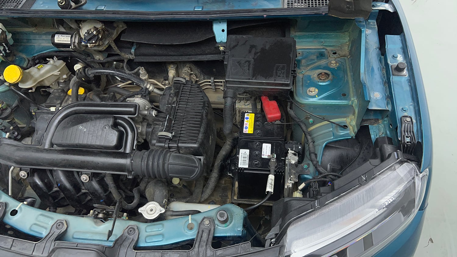 Used 2022 Renault Kwid RXT 1.0 Petrol Manual engine ENGINE LEFT SIDE VIEW