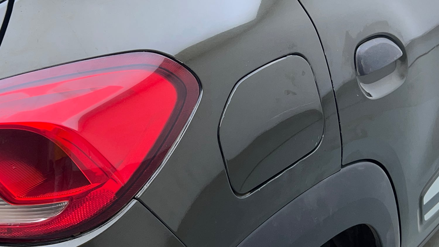 Used 2017 Renault Kwid 1.0 RXT Petrol Manual dents MINOR SCRATCH