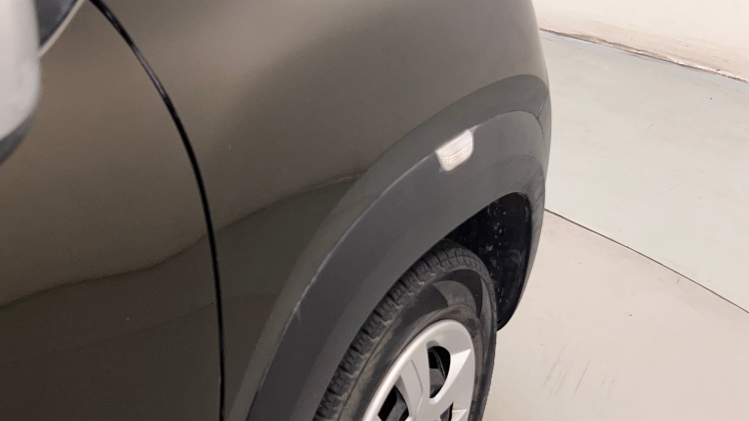 Used 2018 Renault Kwid 1.0 RXT Petrol Manual dents MINOR SCRATCH