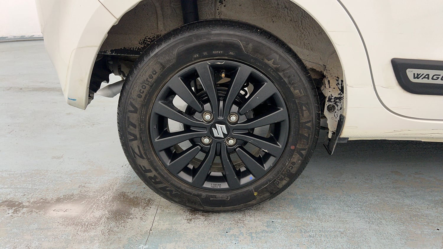 Used 2024 Maruti Suzuki Wagon R ZXI Plus 1.2 Petrol Manual tyres RIGHT REAR TYRE RIM VIEW