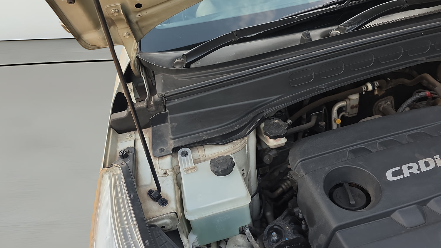 Used 2018 Hyundai Creta S 1.4 CRDI Diesel Manual engine ENGINE RIGHT SIDE HINGE & APRON VIEW